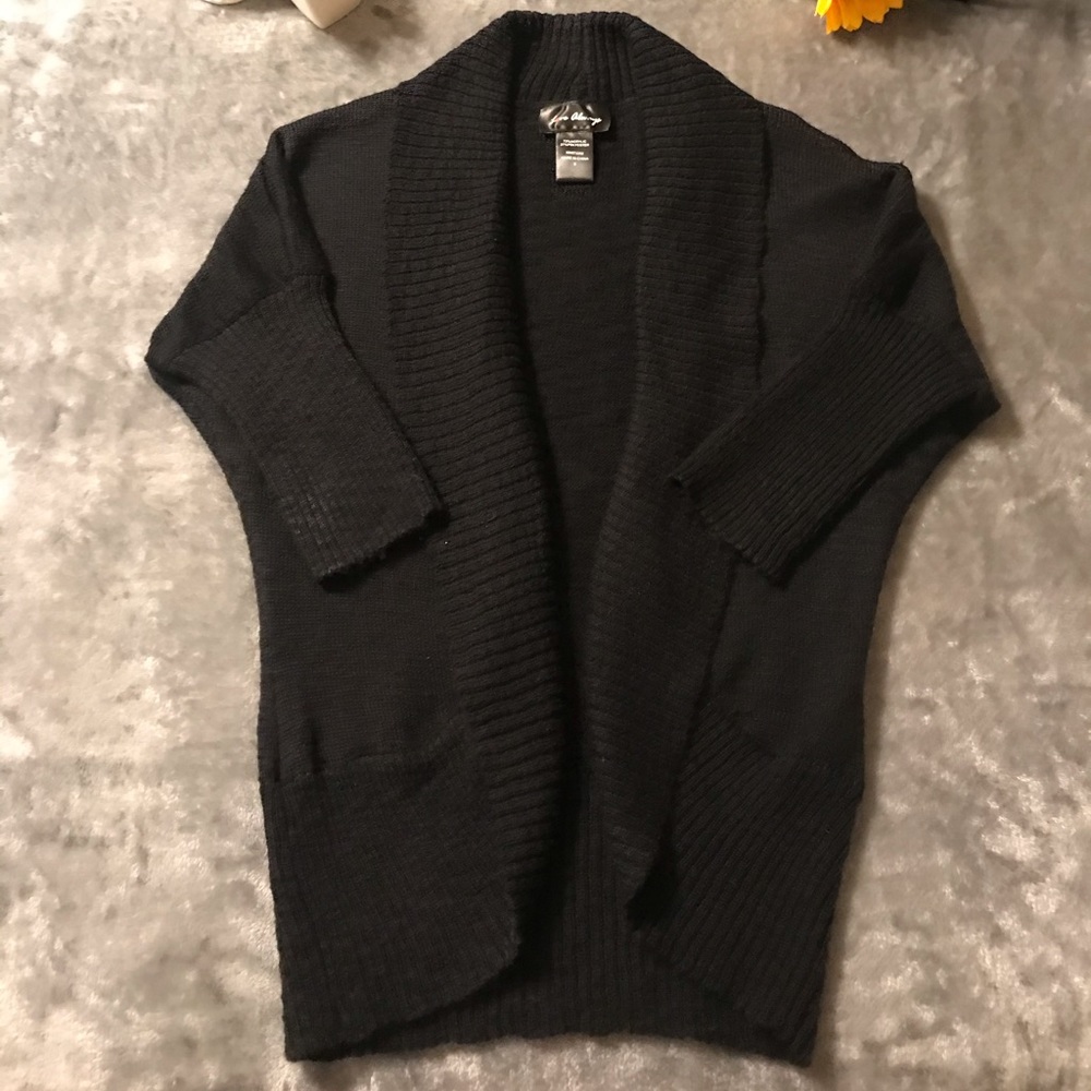 Simple 🖤 Cardigan!